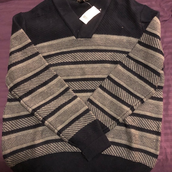 Sweater - Picture 5 of 6